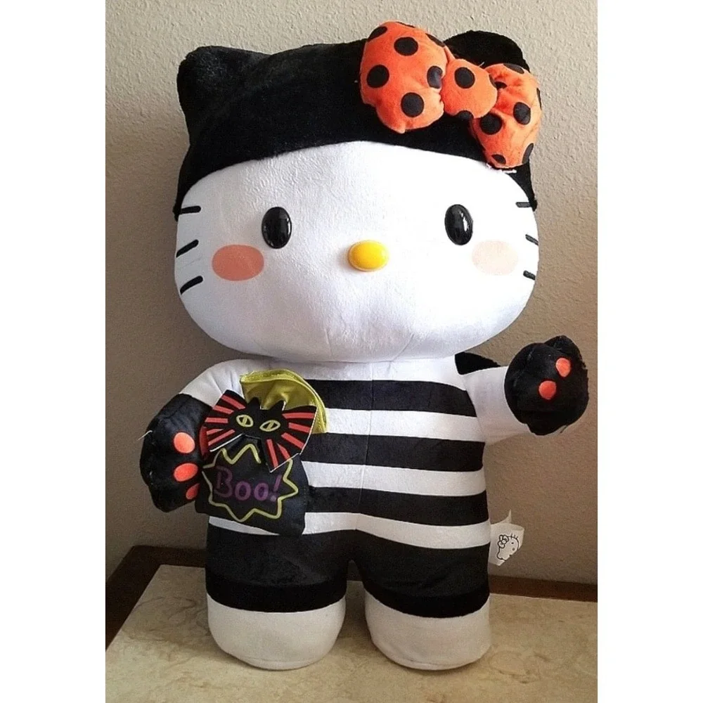 Hello Kitty Halloween Greeter 20